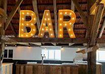 Bar letters met verlichting